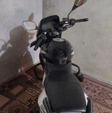 موتور پالس بجاج 180 موتور رخ عالی خوب یه خرج کوچولو داره