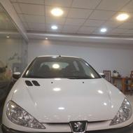 چند لکه رنگ دارد