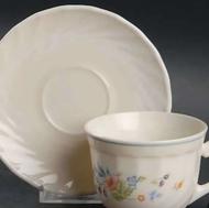 فنجان و نعلیکی و قندان و کاسه ویکتوریا اصل