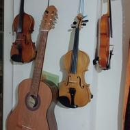 فروش سه عدد ویولن و یک گیتار
