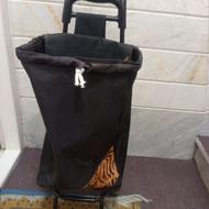 چرخ خرید و سه تا میز عسلی شیشه ای و فاز