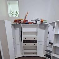 تخت و کمد جوان در حد نو