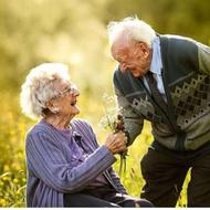 به یک پرستار برای نگهداری از پدر و مادر پوشکی نیازمندیم