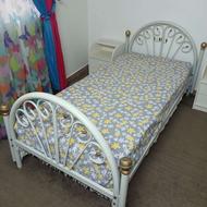 تخت و تشک یک نفره