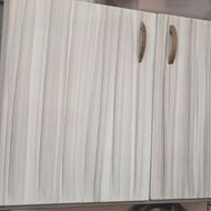 کابینت فلزی با ابعاد مختلف و یک عدد لوستر دوشعله