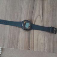 یک عدد ساعت قدیمی بیعیب اصل