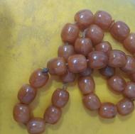 تسبیح کهربای کهنه