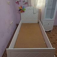 تخت وکمدکودک