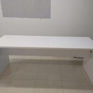 میز کنفرانس، کامپیوتر، اداری