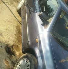 ماشین مدل 83 شاسیا پلوم تمام ماشین یه آبرنگ زدم تعویضی ندارم