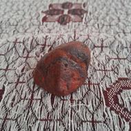 سنگ قرمز رنگ با ارزش بر فروش