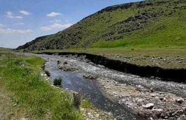 زمین 4 هکتاری با چشمه شخصی