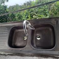 سینک طرف شویی با شیر آب بدون شیلنگ زیرش