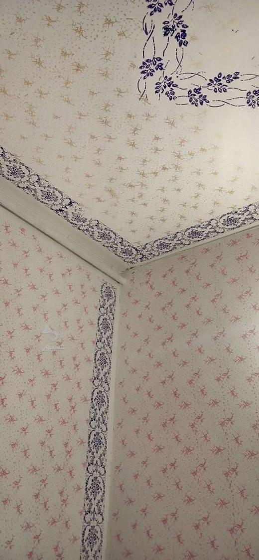 طرح کاغذ دیواری با رنگ اکلریلیک