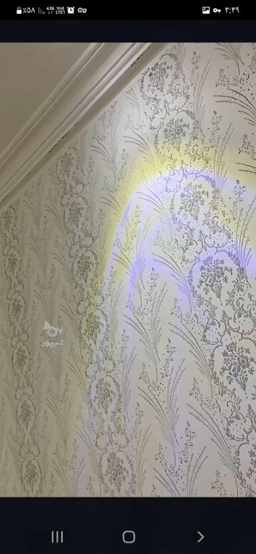 طرح کاغذ دیواری با رنگ اکلریلیک