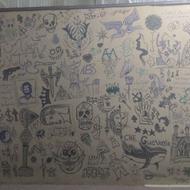 طراحی لوگو و طرح روی دیوار کتاب گوشی و...