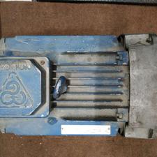 دو عدد الکترو موتور سه فاز و تک فاز