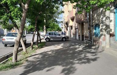 دو طبقه در خیابان شهرداری شرقی