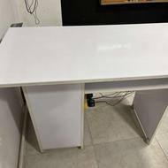 میز کار سفید