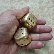 یک جفت تاس برنزی وزن جفت 120 گرم