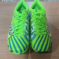 کفش سالنی نایک رنگ فسفری صفر و تازه سایز 42 استفاده نشده است