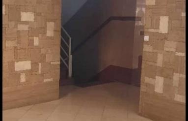 خانه طبقه پنجم نور گیر عالی با مشاعات عالی و همسایگان خوب