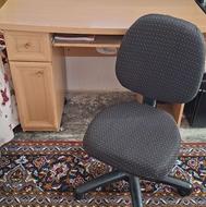 میز تحریر کامپیوتری با صندلی چرخدار در حد نو خوش قیمت