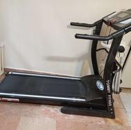 تردمیل ورزشی بهمراه دستگاه بدنسازی ،دو عدد دمبل، قمقمه آب