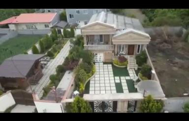 ویلای شیک دارای استخر و جکوزی ،نمای زیبا و تراس روبه حیاط