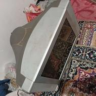 تلویزیون سامسونگ سالم و تمیز با کنترل