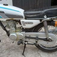 یک دستگاه موتور هوندا 125