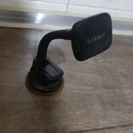 جا موبایلی روی داشبورد