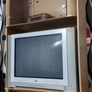 تلوزیون فلترون الجی و میز تلوزیون