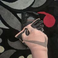 دستکش صورتی دروازبانی فوتبال نایک
