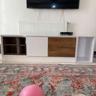 میز تلویزیون هایگلاس ترک در حد نو