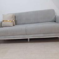 مبل 8 نفره پایه فلزی طوسی کرمی تختخواب شو با 3 عسلی