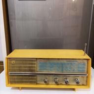 رادیو ژاپنی قدیمی