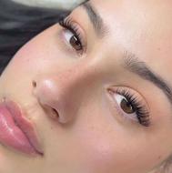 انجام اکستنشن مژه اقتصادی برای تکمیل آلبوم کار