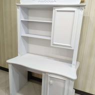 میز تحریر-رنگ سفید همراه چند کشو