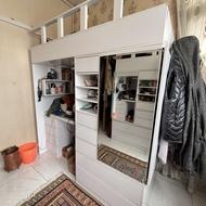 تخت و میز تحریر و کمد