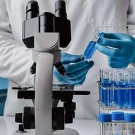 کارمند آزمایشگاه