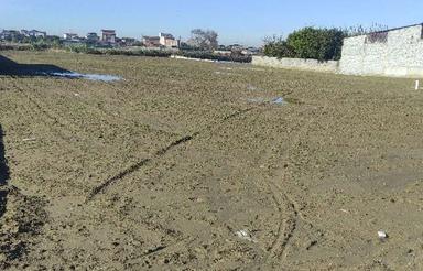 این زمین روبروی پمپ بنزین آذربویه آهنگرکلاقراردارد