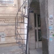 نردبان مارپیچ نه پله فقط پول وزن آهن رومی گیرم