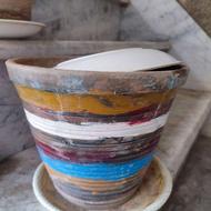 3 عدد گلدان سفالی و 1 عدد پلاستیکی درابعاد متوسط قابل مشاهده