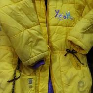 کاپشن زرد دو عدد لباس ورزشی