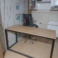 یک عدد صندلی مدیریت ویک عدد دیجیتال دنای