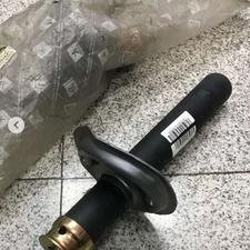 خریدار یک عدد کمک جلو پژو 405 اورجینال فرانسه