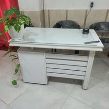 فروش میز اداری تمیز نونو ب فروش میرسه