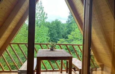 کلبه جنگلی سوئیسی لفور سوادکوه استخردار و جکوزی دار