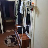 جالباسی،آینه قدی با کشوهای ام دی اف و پایه های فلزی